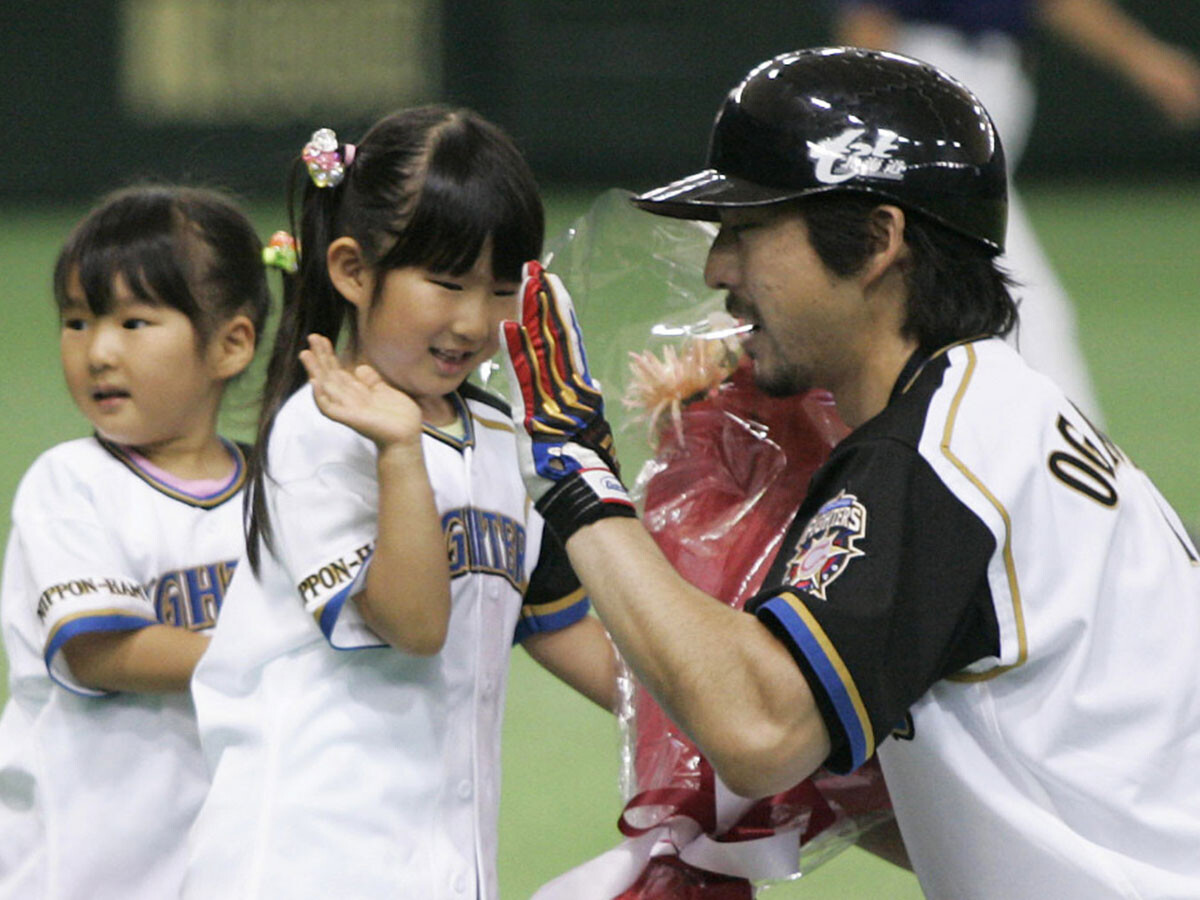 ガッツ」小笠原道大の娘が明かす父の素顔 巨人移籍でヒゲを剃っ ガッツ」小笠原道大の娘が明かす父の素顔 巨人移籍でヒゲを剃っ