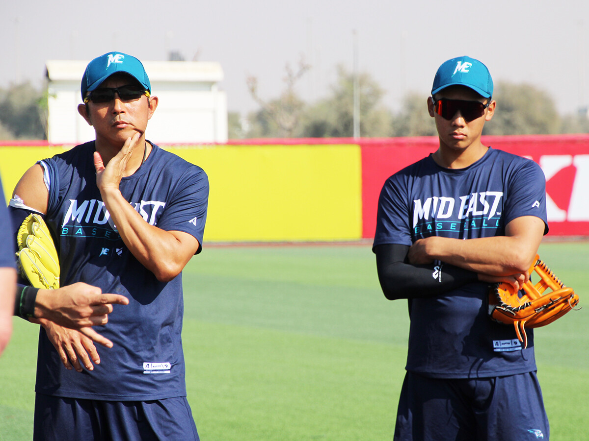 川﨑宗則と田内真翔の二遊間コンビがドバイで過ごす濃密な１カ月　野球不毛の地で咲いた新たな師弟関係 