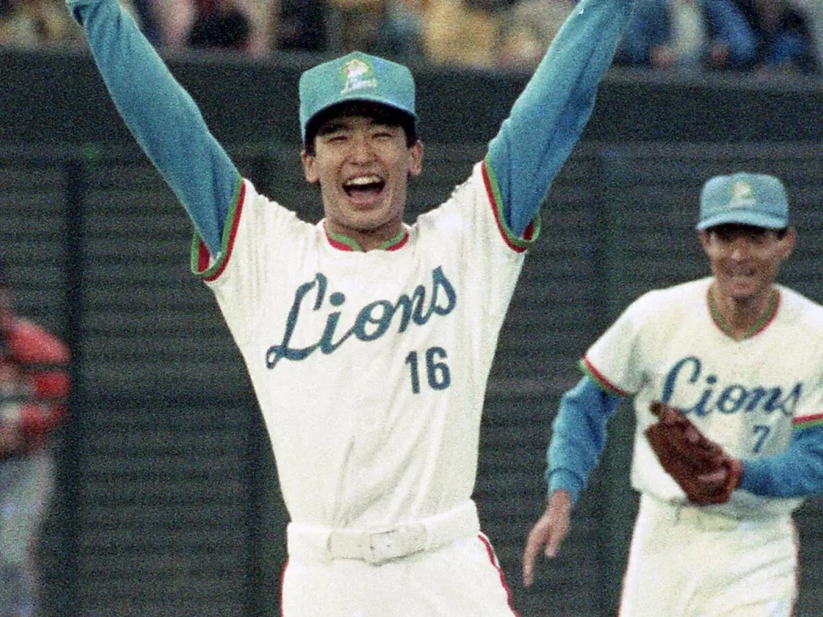 1990年の巨人との日本シリーズ第４戦、クローザーとして西武の日本一を決めた潮崎　photo by Sankei Visual