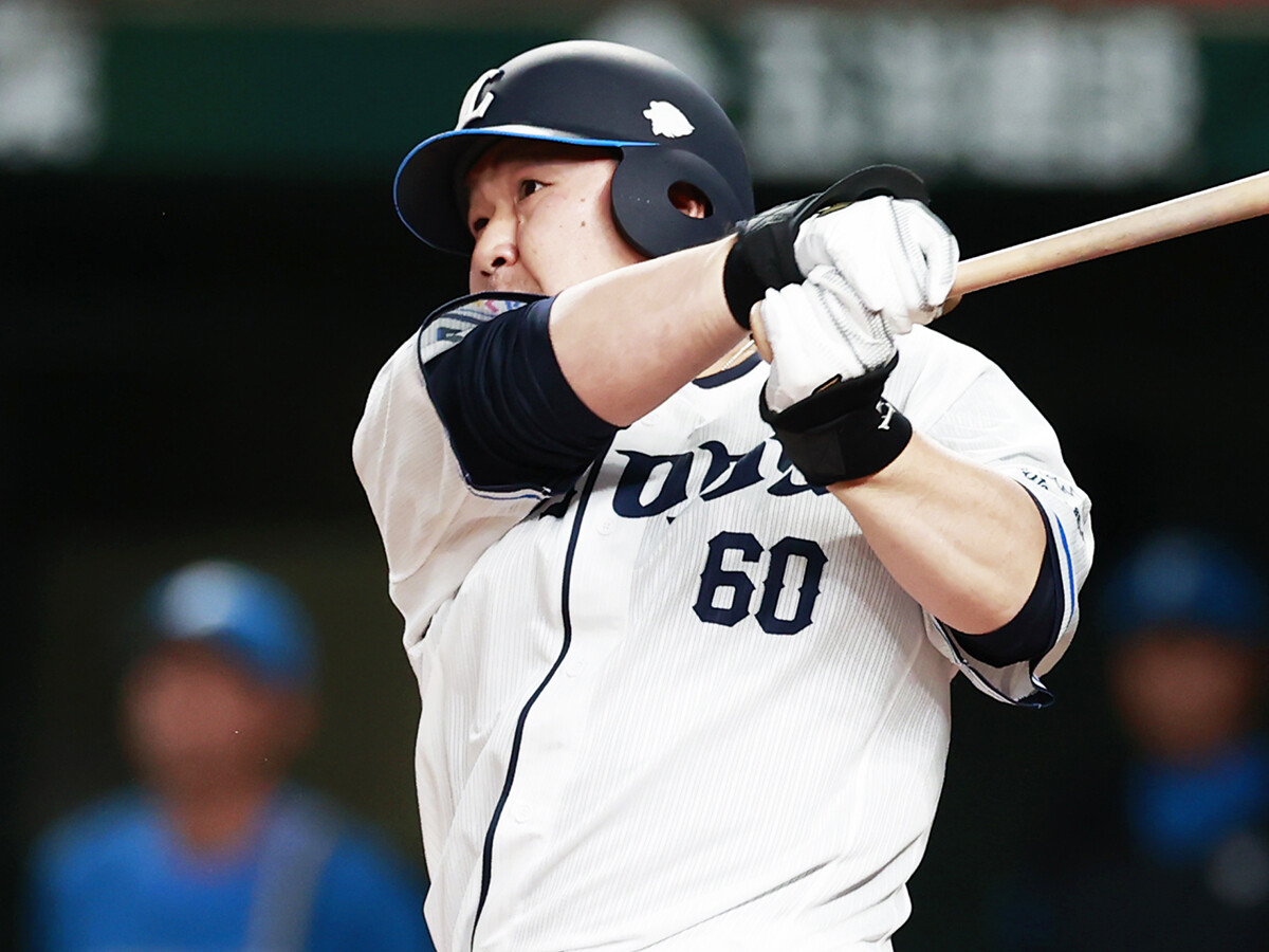 なぜプロ野球は「投高打低」の時代に入ったのか　西武・中村剛也が語る「飛ばないボール」の真相と「投手の進化」