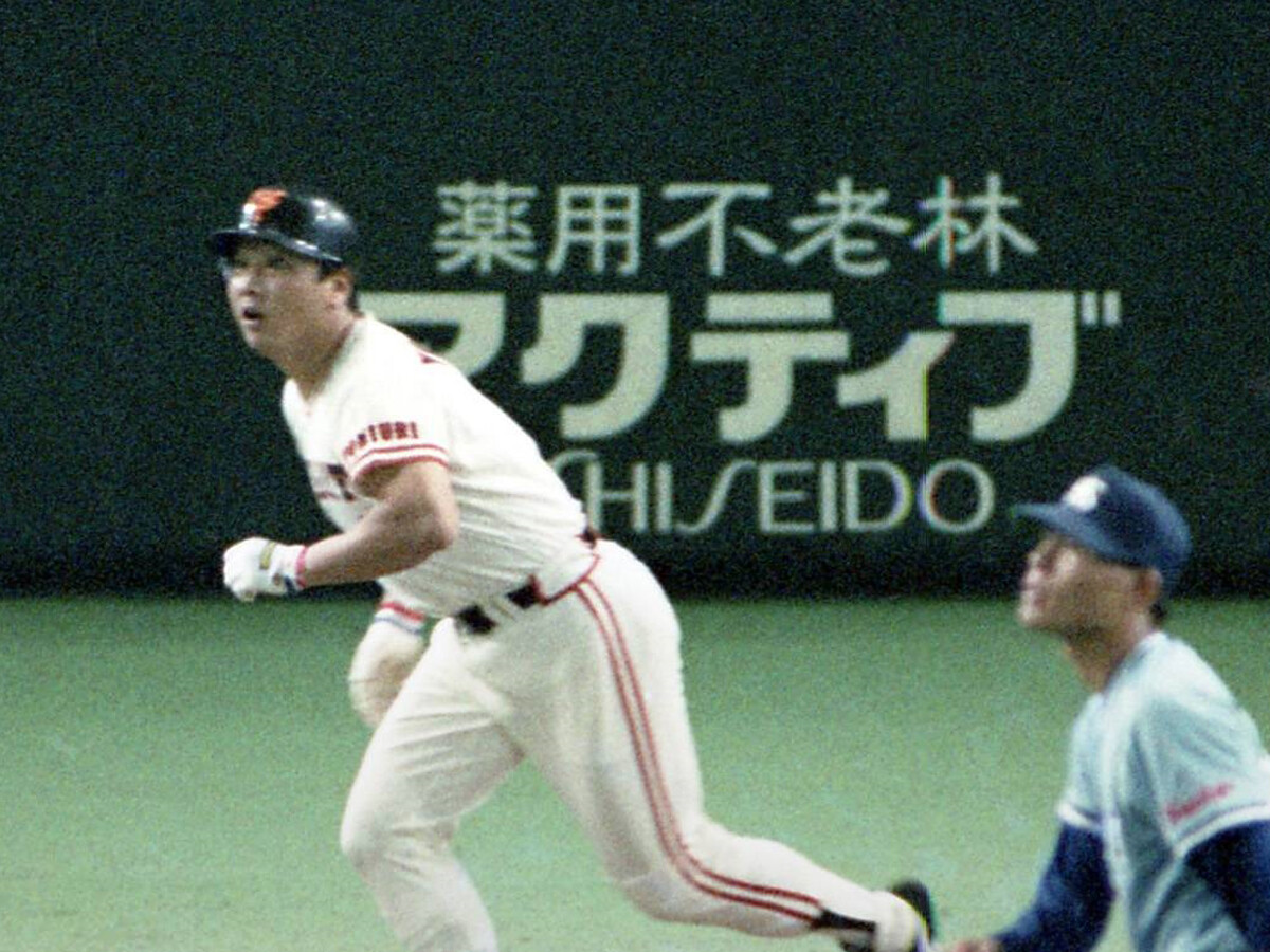 1990年９月８日、サヨナラホームランで巨人のリーグ優勝を決めた吉村禎章　photo by Sankei Visual