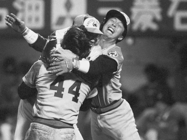 【プロ野球・名場面】球史に残る大死闘。引退を決意していた梨田昌孝が執念の一打を放つ