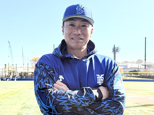 今季からベイスターズの指揮を執る相川亮二監督photo by Sportiva