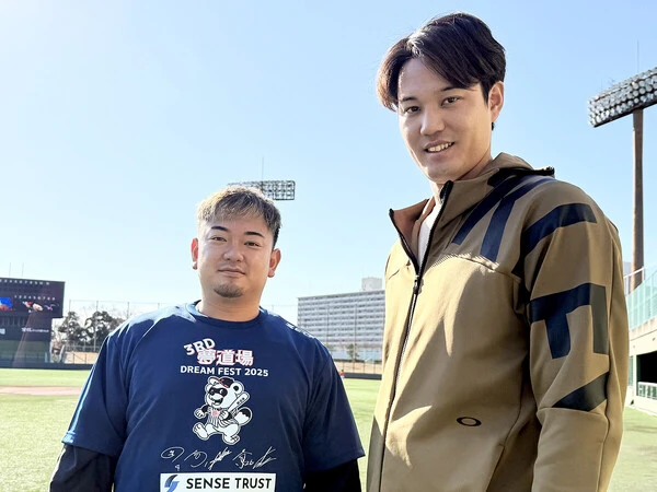 オリックス・森友哉（左）とDeNA・藤浪晋太郎photo by Sportiva