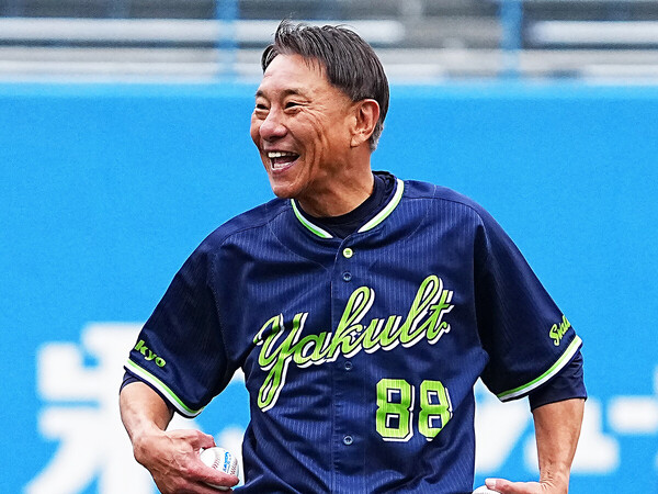 昨年の秋季キャンプで精力的に動いていたヤクルト・池山隆寛監督photo by Sankei Visual