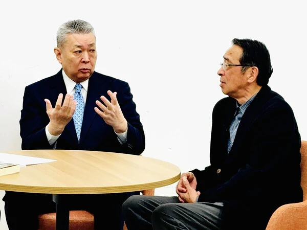 ともに1955年生まれの江川卓氏（写真左）と遠藤一彦氏photo by Sportiva