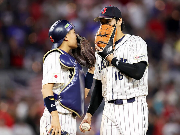 2023年WBC決勝のアメリカ戦で初めてバッテリーを組んだ大谷翔平（写真右）と中村悠平　photo by Getty Images
