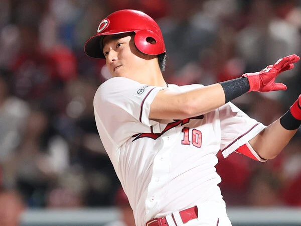 プロ２年目を迎える広島・佐々木泰photo by Sankei Visual