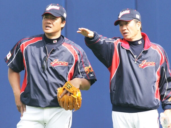 2009年の第２回WBCで投手コーチを務めた山田久志氏（写真右）と与田剛氏　photo by AFLO