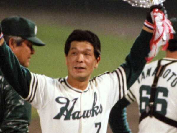 南海ホークス時代に2000本安打を達成した加藤氏　photo by Sankei Visual