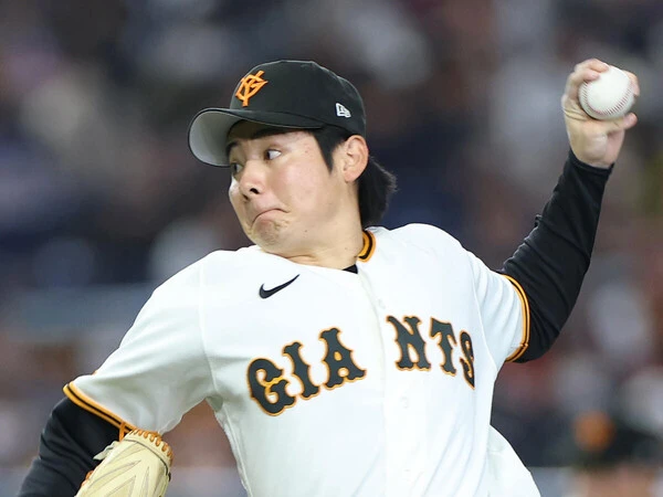 開幕投手に抜擢された、ドラフト１位の竹丸和幸　photo by Sankei Visual