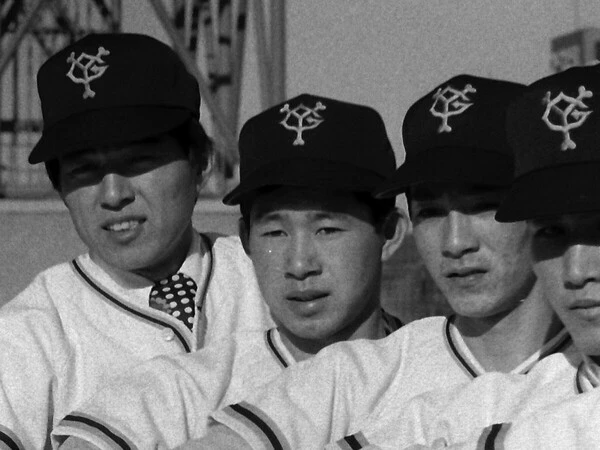 1975年のドラフト１位で巨人に入団した篠塚氏（中央）photo by Sankei Visual
