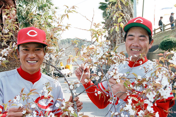 広島で活躍した大野豊（左）と北別府学photo by Sankei Visual