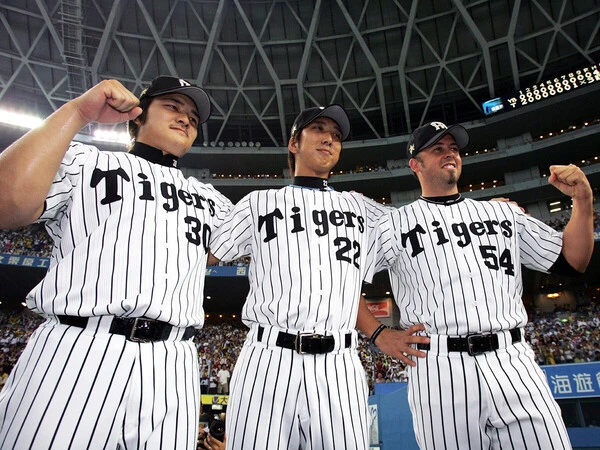 （左から）久保田智之、藤川球児、ジェフ・ウィリアムスの阪神最強リリーフ