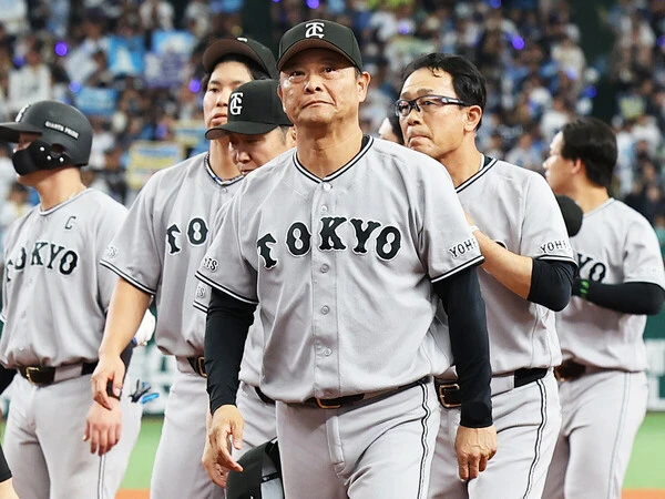 交流戦から指揮を執り、セ・リーグのなかで唯一勝ち越した巨人・橋上秀樹監督代行　photo by Sankei Visual