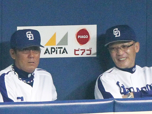 落合博満監督（右）時代の中日でコーチを務めた森繁和　photo by Sankei Visual