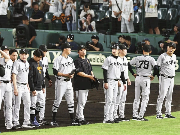 一時は阪神にゲーム差なしまで迫ったものの、最後まで追い抜くことができなかった巨人　photo by Kyodo News