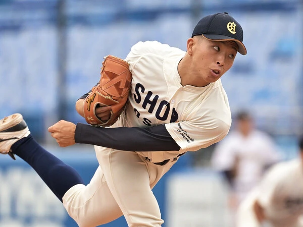 近江時代は同級生である山田陽翔（西武）の陰に隠れ目立った成績は残せなかったが、大商大進学後に急成長した星野世那　photo by Kyodo News