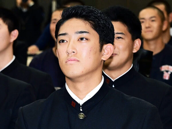 米国挑戦を表明していた横浜高校の織田翔希だったが、ドラフト会議で巨人から１位指名を受けた　photo by Kyodo News