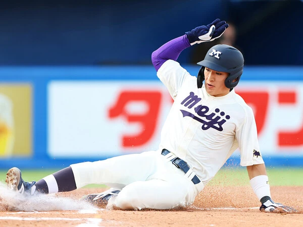 俊足巧打の内野手、明治大の岡田啓吾　photo by Sankei Visual