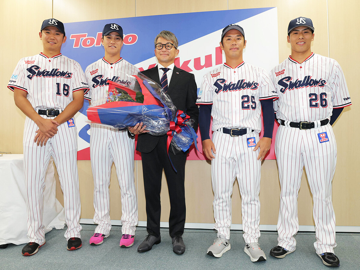 【プロ野球】「一緒にキャッチボールしようよ」 石川雅規が悩める後輩たちに伝え続けたこと　山野、高橋、奥川が明かす"大先輩の教え"