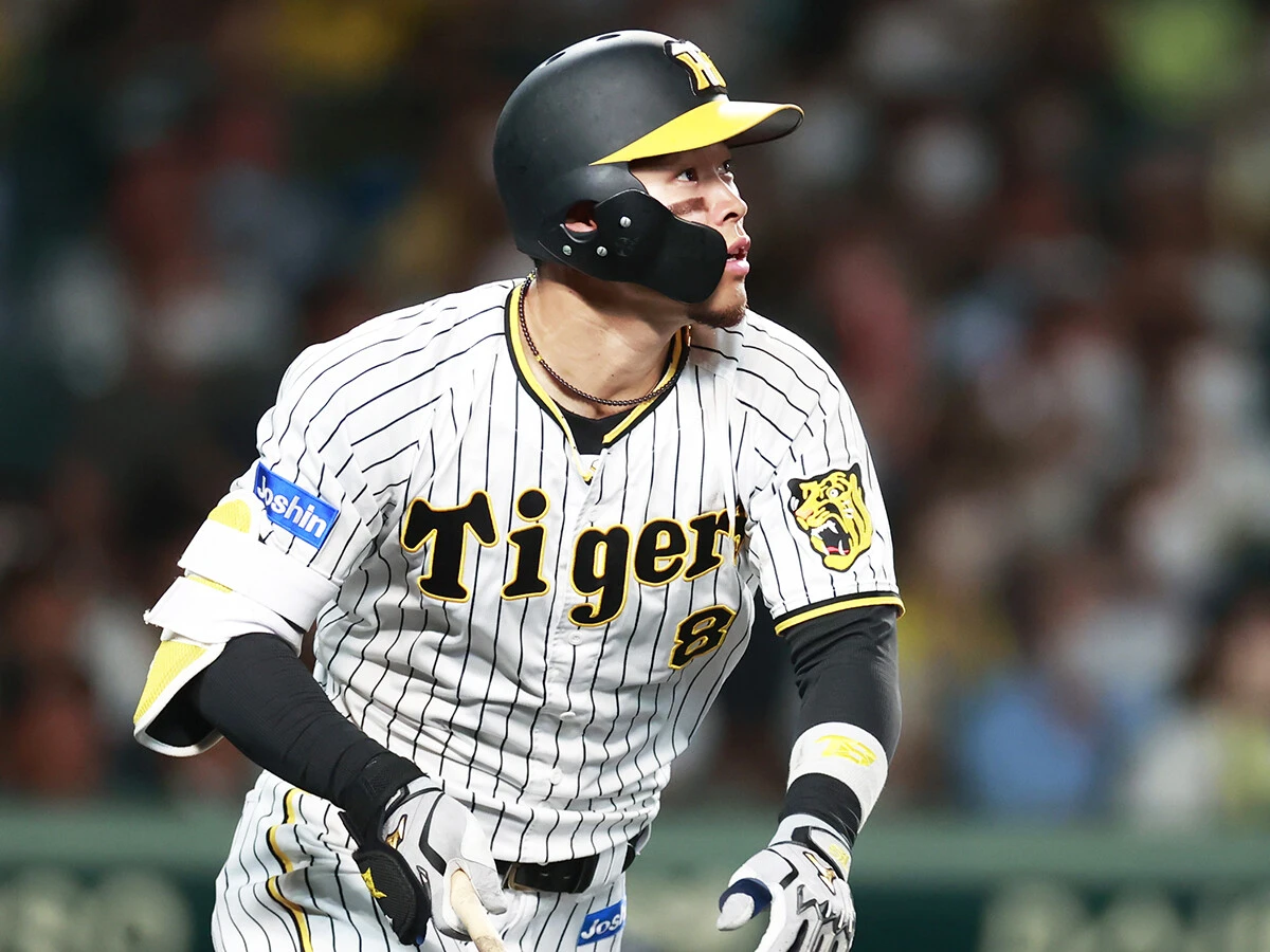 阪神・佐藤輝明は左打者不利の甲子園でなぜ40本塁打も打てたのか T−岡田が技術的視点で読み解く「覚醒の真相」