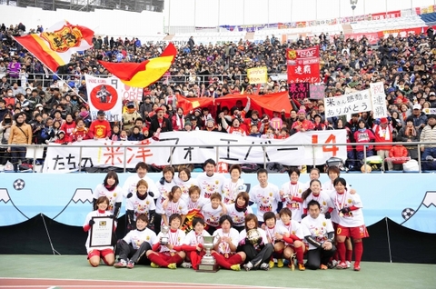 全日本選手権で２連覇を達成したINAC神戸