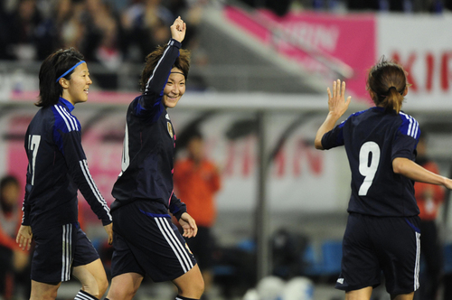 キリンチャンレジカップ、ブラジル戦で、日本の優勝を決める4点目を決めた菅澤（写真中央）