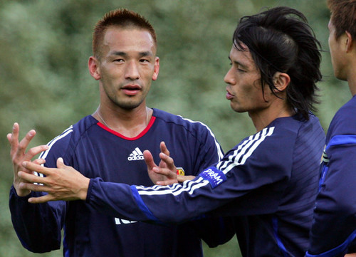 当時の日本代表では、練習中に意見をぶつけ合うシーンはよく見られたが...。photo by REUTERS/AFLO