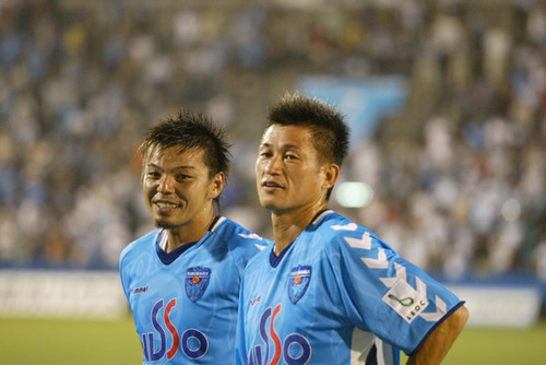 現役最後は尊敬する「キング」カズと同じチームでプレーした城彰二。photo by Takashi Watanabe/AFLO SPORT
