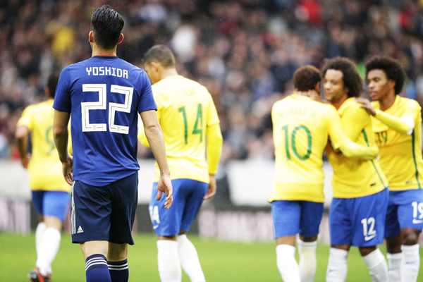 ブラジル超高速カウンターの止め方 吉田麻也が挙げた３つのポイント サッカー代表 集英社のスポーツ総合雑誌 スポルティーバ 公式サイト Web Sportiva