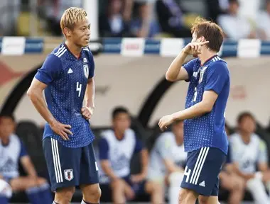 本田と長友 2人の認識のズレに ジーコの失敗 をくり返す予感 サッカー代表 集英社のスポーツ総合雑誌 スポルティーバ 公式サイト Web Sportiva 本田と長友 2人の認識のズレに ジーコの失敗 をくり返す予感 サッカー代表 集英社のスポーツ総合雑誌 スポルティーバ 公式サイト Web Sportiva