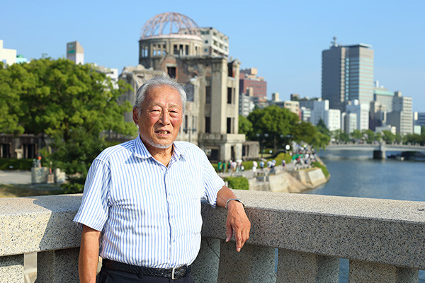 原爆ドームが見える場所で撮影。広島は今西氏が生まれ育った場所だ