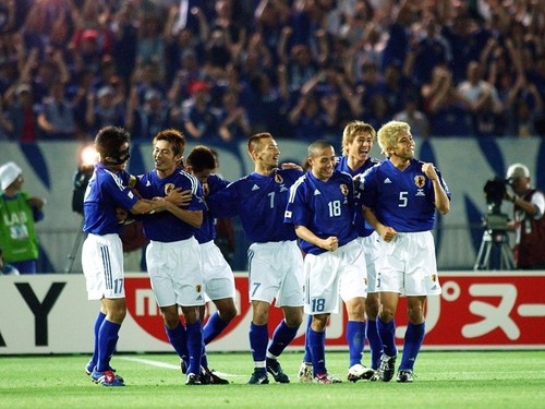 02年日韓Ｗ杯ロシア戦で、Ｗ杯初勝利を挙げた日本。稲本（写真右端）のゴールに日本中が歓喜した