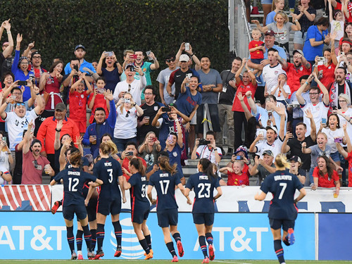 アメリカでは日本以上に、さまざまな世代が女子サッカーを観戦に訪れる