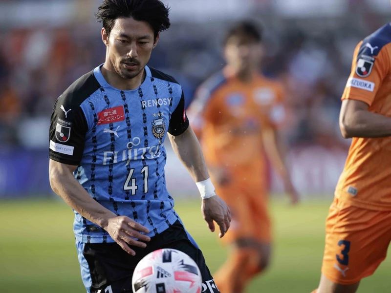 家長昭博と本田圭佑 代表キャップ３と98は何を物語っているのか サッカー代表 集英社のスポーツ総合雑誌 スポルティーバ 公式サイト Web Sportiva