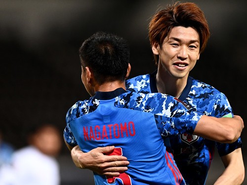 大勝した日本代表の出場メンバーに抱いた違和感。左利きがゼロだった - sportiva.shueisha