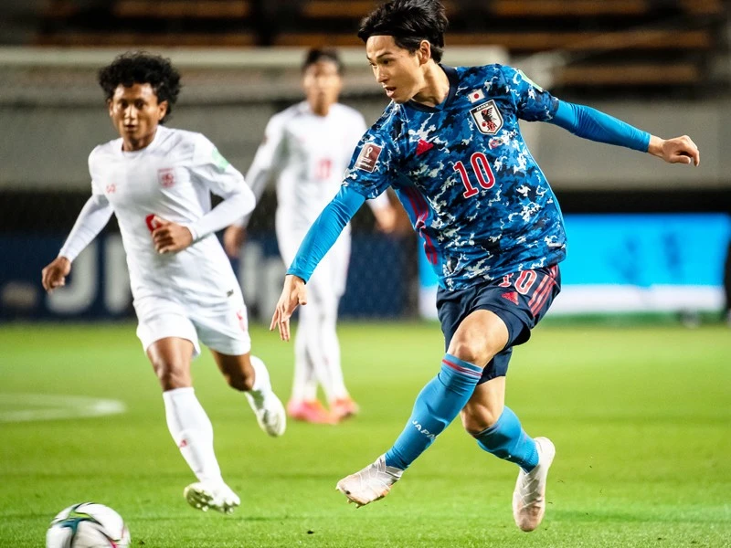 南野拓実はトップ下よりサイド 俊輔や香川も経験した 10番の苦悩 サッカー代表 集英社のスポーツ総合雑誌 スポルティーバ 公式サイト Web Sportiva