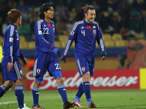 2010年南アフリカＷ杯で大活躍した、中澤佑二（写真中央）と田中マルクス闘莉王（同右）のコンビ