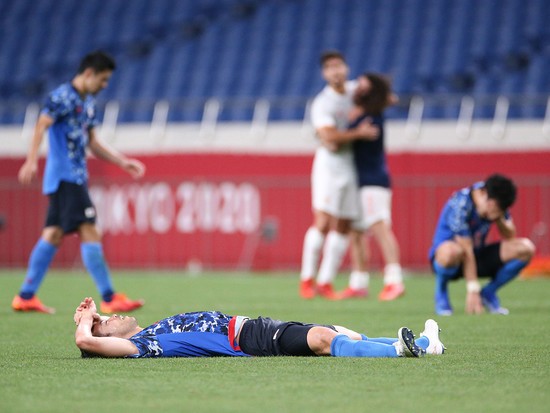 準決勝のスペイン戦に敗れて、もはや体力の限界にあったＵ－24日本代表の面々
