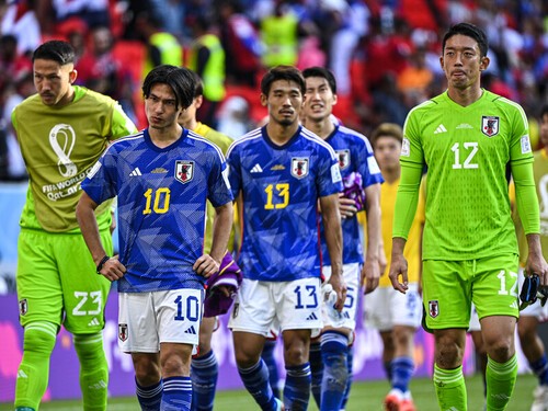 コスタリカに敗れ、憮然とした表情の日本の選手たち