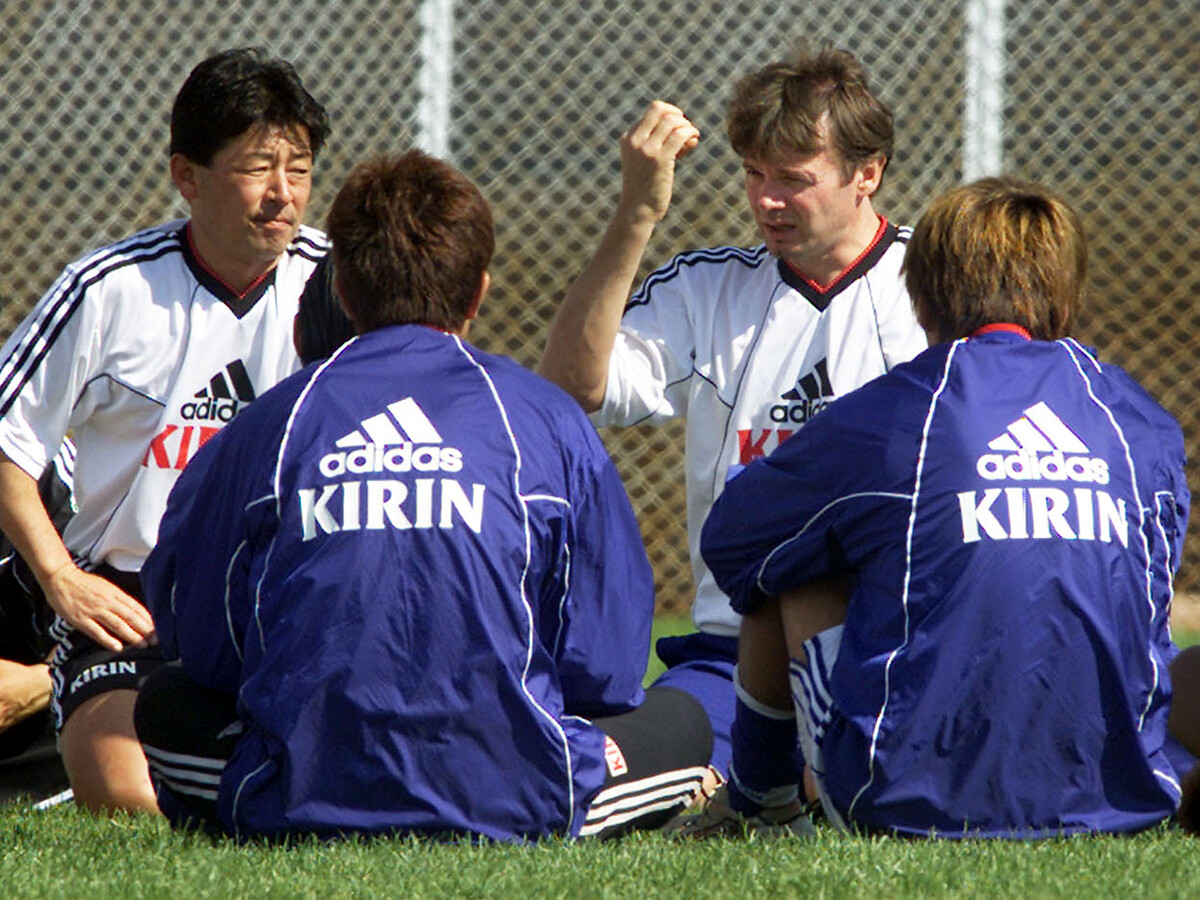 「中村俊輔と小野伸二を一緒にプレーさせた。私のベストゲームのひとつ」。トルシエは日本での始動となる2試合で能力を証明した