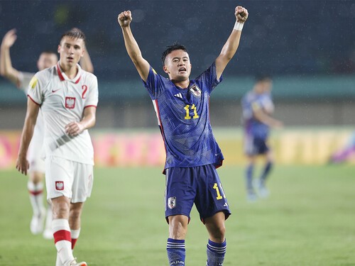 日本は初戦のポーランド戦を１－０で勝利。写真は決勝ゴールを決めた高岡伶颯。photo by Sato Hiroyuki