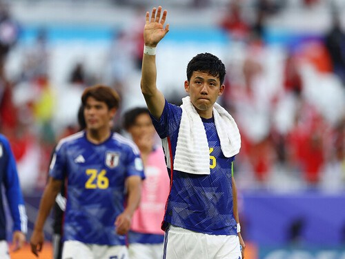 インドネシアに勝利し、ほっとした表情の遠藤航ら日本代表選手たち photo by Reuters／AFLO