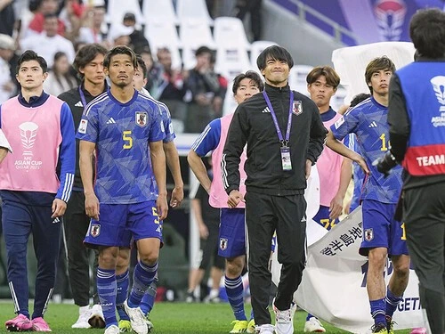 イラクに敗れて失意の表情を見せる日本の選手たち photo by Kyodo news