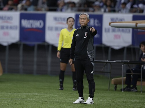 日韓戦でなでしこジャパンを指揮した佐々木則夫監督代行 photo by Fujita Masato