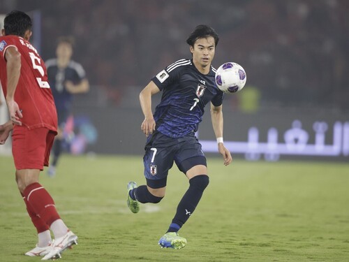 三笘薫のサイドからの仕掛けはほとんどなし。サッカー日本代表のインドネシア戦は低調だった!?　photo by Fujita Masato