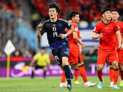 サッカー日本代表のインドネシア戦、中国戦で、１トップとしてスタメン出場した小川航基　photo by Getty Images