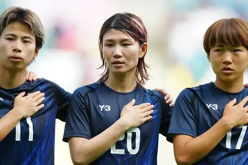 パリ五輪で躍動した守屋都弥（中央）。右は浜野まいか、左は田中美南　photo by Hayakusa Noriko