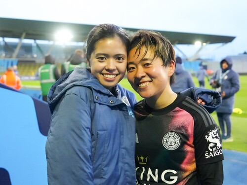 長谷川唯と籾木結花。対戦後の２ショット　photo by Hayakusa Noriko